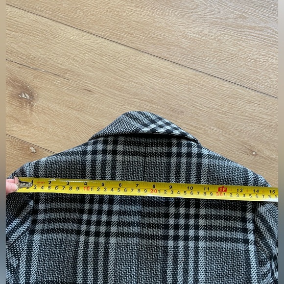 Abercrombie and Fitch Wool Blend Blazer. - Picture 5 of 12